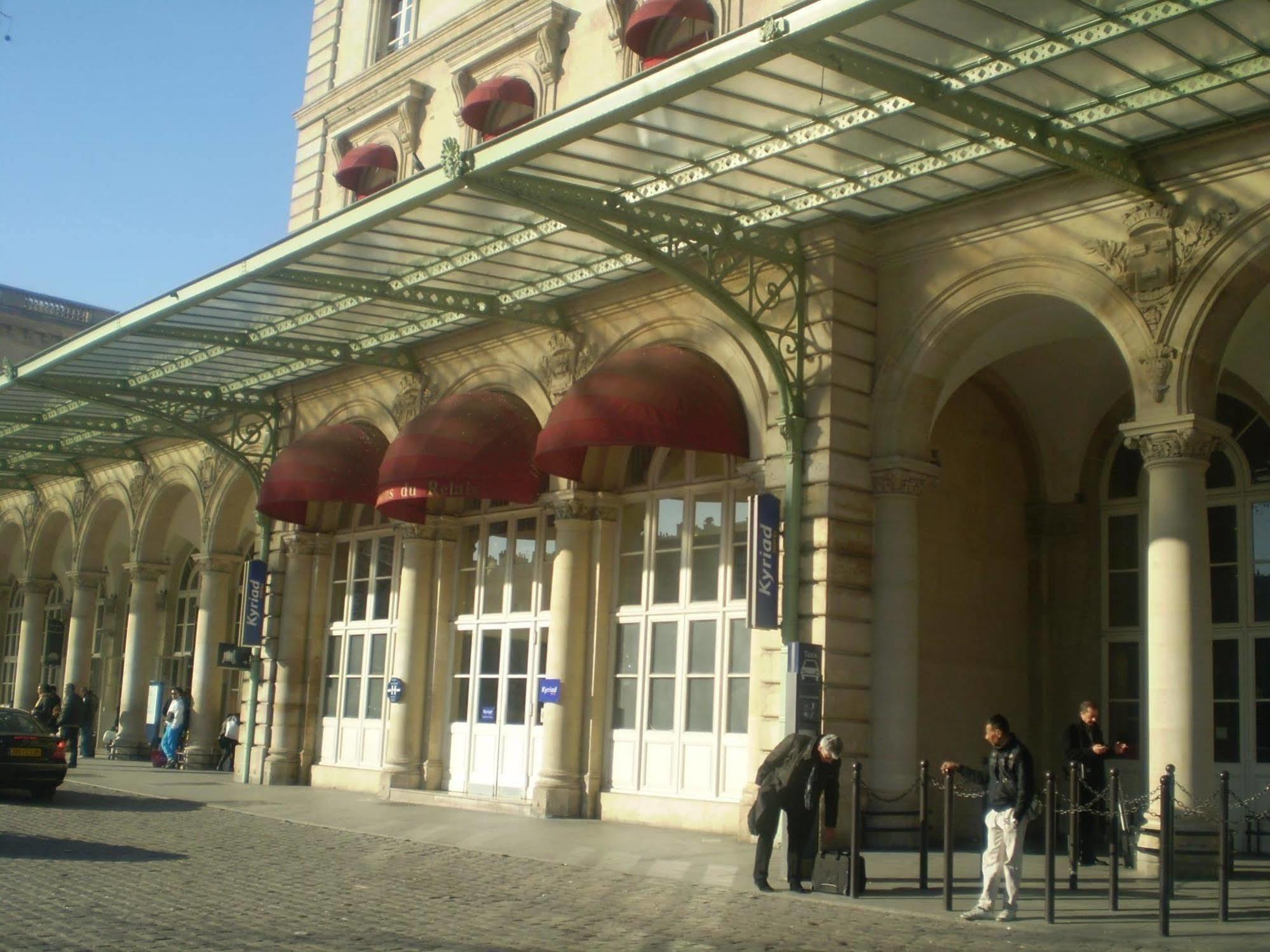 Kyriad Paris 10 - Gare De L'Est Exterior foto